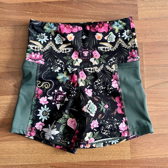 Blackmilk Biologica HW Athletic Shorts XS - Picture 3 of 9